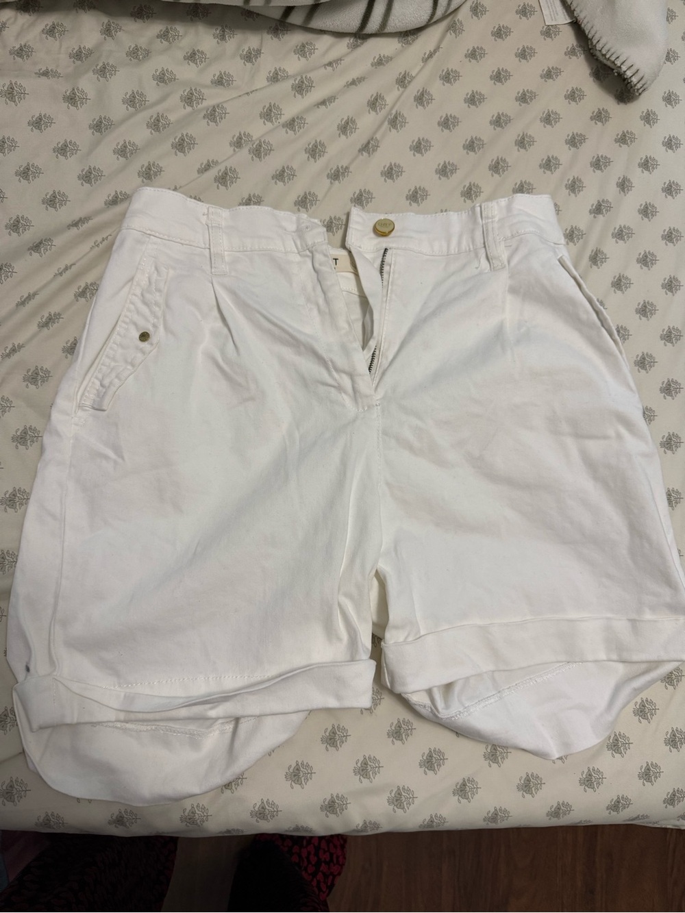 Oat New York White Cotton Bermuda Shorts